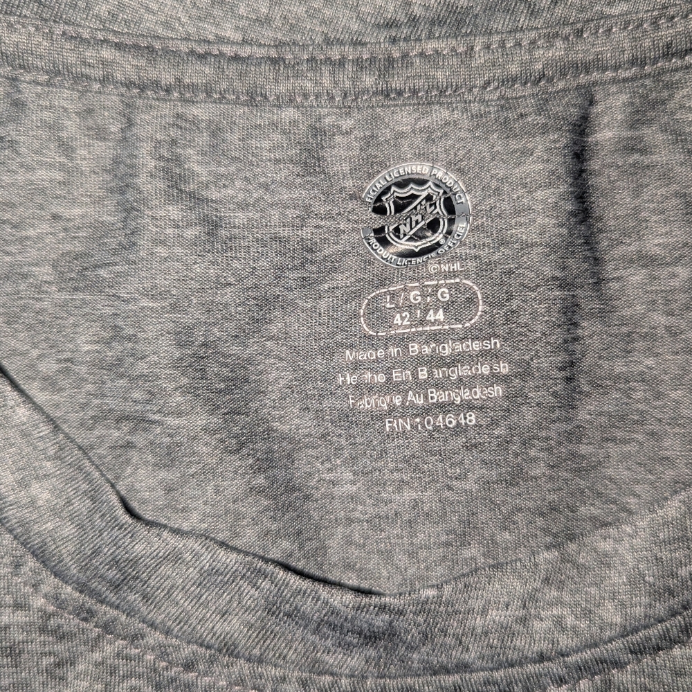 NHL Men's Large Calgary Flames Gray Short Sleeve Graphic T-Shirt - Picture 3 of 5